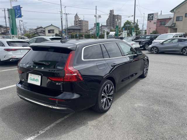 ボルボ ボルボ Ｖ６０ アルティメット B4 神奈川県 2024(令6)年 1.5万km オニキスブラックP 1オーナー/パノラマガラスサンルーフ/Bowers&Wilkinプレミアムサウンド/純正センターディスプレイ/・Googleマップ/・AppleCarplay/AndrodAuto/・YouTube/・全方位カメラ/ナッパレザーシート/・前席パワーシート/・全席シートヒーター/ステアリングヒーター/ワイヤレススマホ充電/電動リアゲート/運転支援システム/・パイロットアシスト/・レーンキーピングエイド/・アクティブハイビーム/スマートキーX2