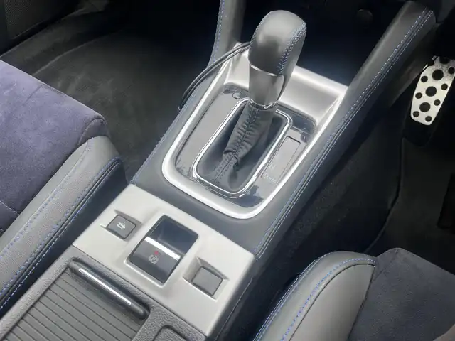 スバル レヴォーグ 2．0GT－S アイサイト 三重県 2014(平26)年 12.9万km ギャラクシーブルーシリカ STIアルミホイール(17インチ)/STIフロントリップ/STIフロントタワーバー/HKS車高調/ナビ(Bluetooth/CD/DVD/SD/地デジTV/AM/FM)/バックカメラ/ETC/アイサイトVer.3(ステレオカメラ/プリクラッシュブレーキ/アクティブレーンキープ/車線逸脱ふらつき警報/誤発進抑制制御/誤後進抑制制御/全車速追従機能付クルーズコントロール)/ヒルホールド機能付電動パーキングブレーキ/ブラック加飾付LEDヘッドランプ/オートライト/フロントフォグランプ/革巻きステアリングホイール/パドルシフト/アルカンターラ/革コンビスポーツシート/アルミペダル/USB電源(フロント/リア)/純正フロアマット/キーレスアクセス/プッシュスタート/スペアキー