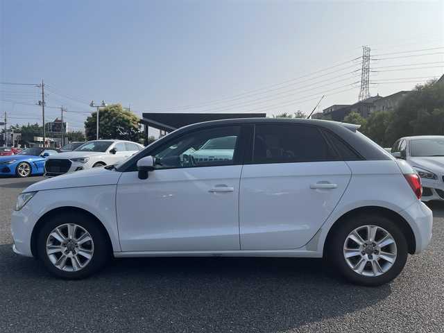 アウディ Ａ１ スポーツバック 1．4TFSI 埼玉県 2013(平25)年 10.1万km グレイシアホワイトメタリック 純正SDナビ/ビルトインETC/純正HIDヘッドライト/オートライト/スマートキー/プッシュスタート/スペアキー/純正15インチアルミホイール/ステアリングリモコン/サイドエアバッグ/カーテンエアバッグ