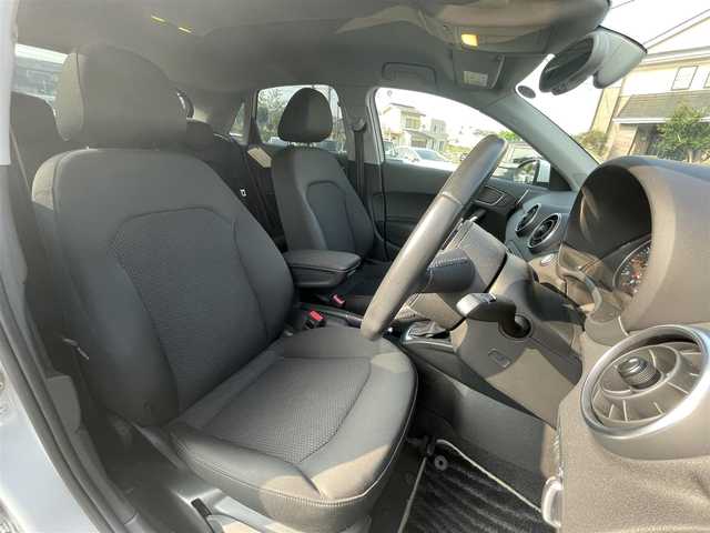 アウディ Ａ１ スポーツバック 1．4TFSI 埼玉県 2013(平25)年 10.1万km グレイシアホワイトメタリック 純正SDナビ/ビルトインETC/純正HIDヘッドライト/オートライト/スマートキー/プッシュスタート/スペアキー/純正15インチアルミホイール/ステアリングリモコン/サイドエアバッグ/カーテンエアバッグ