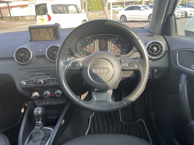 アウディ Ａ１ スポーツバック 1．4TFSI 埼玉県 2013(平25)年 10.1万km グレイシアホワイトメタリック 純正SDナビ/ビルトインETC/純正HIDヘッドライト/オートライト/スマートキー/プッシュスタート/スペアキー/純正15インチアルミホイール/ステアリングリモコン/サイドエアバッグ/カーテンエアバッグ