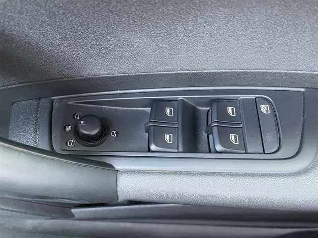 アウディ Ａ１ スポーツバック 1．4TFSI 埼玉県 2013(平25)年 10.1万km グレイシアホワイトメタリック 純正SDナビ/ビルトインETC/純正HIDヘッドライト/オートライト/スマートキー/プッシュスタート/スペアキー/純正15インチアルミホイール/ステアリングリモコン/サイドエアバッグ/カーテンエアバッグ