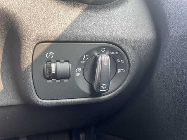 アウディ Ａ１ スポーツバック 1．4TFSI 埼玉県 2013(平25)年 10.1万km グレイシアホワイトメタリック 純正SDナビ/ビルトインETC/純正HIDヘッドライト/オートライト/スマートキー/プッシュスタート/スペアキー/純正15インチアルミホイール/ステアリングリモコン/サイドエアバッグ/カーテンエアバッグ