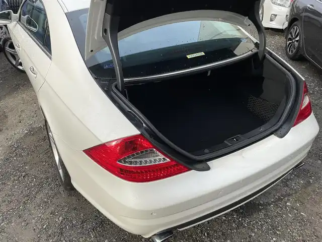 メルセデス・ベンツ ＣＬＳ３５０ AMG スポーツパッケージ 東京都 2008(平20)年 3.2万km ダイヤモンドホワイト 走行31569km/左ハンドル/サンルーフ/レザーシート(ベージュ/前席電動)/純正ナビ/DVDビデオ再生/HDDミュージックレジスター/ドライブレコーダー(ユピテル)/ETC車載器/電動トランクリッド/純正19インチアルミホイール(AMG)/AMGスポーツマフラー/キセノンヘッドランプ/純正スペアキー1本付/取説/整備手帳
