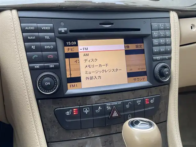 メルセデス・ベンツ ＣＬＳ３５０ AMG スポーツパッケージ 東京都 2008(平20)年 3.2万km ダイヤモンドホワイト 走行31569km/左ハンドル/サンルーフ/レザーシート(ベージュ/前席電動)/純正ナビ/DVDビデオ再生/HDDミュージックレジスター/ドライブレコーダー(ユピテル)/ETC車載器/電動トランクリッド/純正19インチアルミホイール(AMG)/AMGスポーツマフラー/キセノンヘッドランプ/純正スペアキー1本付/取説/整備手帳