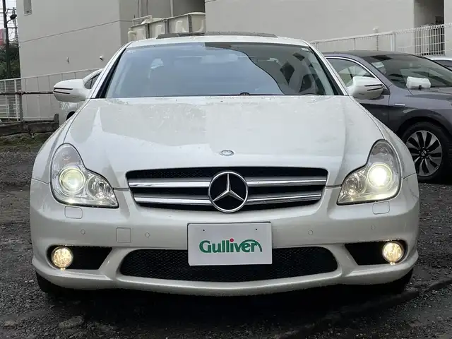 メルセデス・ベンツ ＣＬＳ３５０ AMG スポーツパッケージ 東京都 2008(平20)年 3.2万km ダイヤモンドホワイト 走行31569km/左ハンドル/サンルーフ/レザーシート(ベージュ/前席電動)/純正ナビ/DVDビデオ再生/HDDミュージックレジスター/ドライブレコーダー(ユピテル)/ETC車載器/電動トランクリッド/純正19インチアルミホイール(AMG)/AMGスポーツマフラー/キセノンヘッドランプ/純正スペアキー1本付/取説/整備手帳