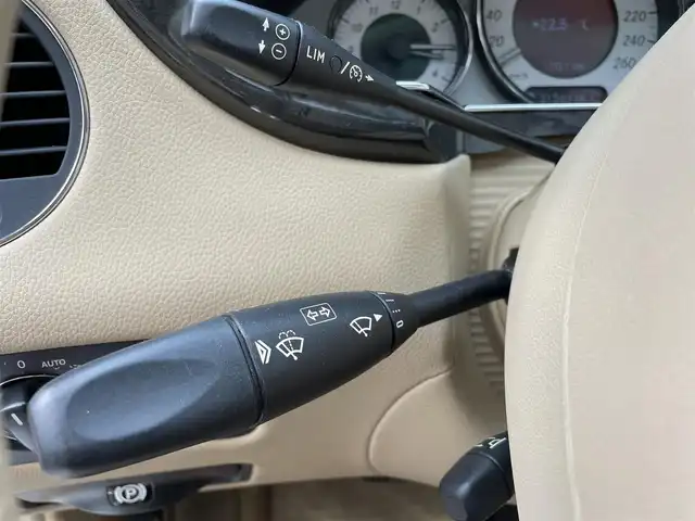 メルセデス・ベンツ ＣＬＳ３５０ AMG スポーツパッケージ 東京都 2008(平20)年 3.2万km ダイヤモンドホワイト 走行31569km/左ハンドル/サンルーフ/レザーシート(ベージュ/前席電動)/純正ナビ/DVDビデオ再生/HDDミュージックレジスター/ドライブレコーダー(ユピテル)/ETC車載器/電動トランクリッド/純正19インチアルミホイール(AMG)/AMGスポーツマフラー/キセノンヘッドランプ/純正スペアキー1本付/取説/整備手帳