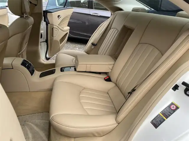 メルセデス・ベンツ ＣＬＳ３５０ AMG スポーツパッケージ 東京都 2008(平20)年 3.2万km ダイヤモンドホワイト 走行31569km/左ハンドル/サンルーフ/レザーシート(ベージュ/前席電動)/純正ナビ/DVDビデオ再生/HDDミュージックレジスター/ドライブレコーダー(ユピテル)/ETC車載器/電動トランクリッド/純正19インチアルミホイール(AMG)/AMGスポーツマフラー/キセノンヘッドランプ/純正スペアキー1本付/取説/整備手帳