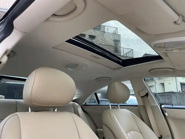 メルセデス・ベンツ ＣＬＳ３５０ AMG スポーツパッケージ 東京都 2008(平20)年 3.2万km ダイヤモンドホワイト 走行31569km/左ハンドル/サンルーフ/レザーシート(ベージュ/前席電動)/純正ナビ/DVDビデオ再生/HDDミュージックレジスター/ドライブレコーダー(ユピテル)/ETC車載器/電動トランクリッド/純正19インチアルミホイール(AMG)/AMGスポーツマフラー/キセノンヘッドランプ/純正スペアキー1本付/取説/整備手帳