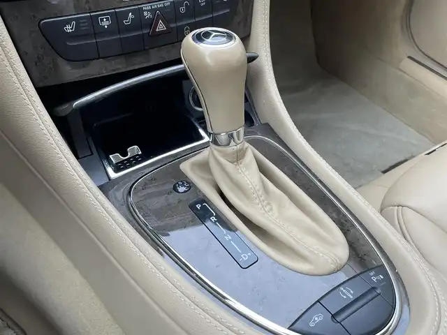 メルセデス・ベンツ ＣＬＳ３５０ AMG スポーツパッケージ 東京都 2008(平20)年 3.2万km ダイヤモンドホワイト 走行31569km/左ハンドル/サンルーフ/レザーシート(ベージュ/前席電動)/純正ナビ/DVDビデオ再生/HDDミュージックレジスター/ドライブレコーダー(ユピテル)/ETC車載器/電動トランクリッド/純正19インチアルミホイール(AMG)/AMGスポーツマフラー/キセノンヘッドランプ/純正スペアキー1本付/取説/整備手帳