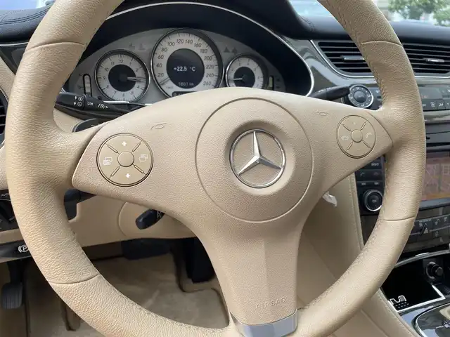 メルセデス・ベンツ ＣＬＳ３５０ AMG スポーツパッケージ 東京都 2008(平20)年 3.2万km ダイヤモンドホワイト 走行31569km/左ハンドル/サンルーフ/レザーシート(ベージュ/前席電動)/純正ナビ/DVDビデオ再生/HDDミュージックレジスター/ドライブレコーダー(ユピテル)/ETC車載器/電動トランクリッド/純正19インチアルミホイール(AMG)/AMGスポーツマフラー/キセノンヘッドランプ/純正スペアキー1本付/取説/整備手帳