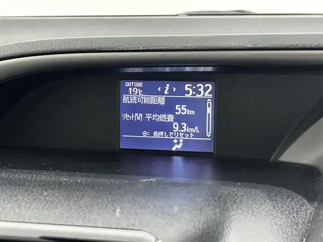 トヨタ ヴォクシー ZS 煌Ⅱ 大分県 2017(平29)年 9.4万km ホワイトパールクリスタルシャイン ワンオーナー/純正SDナビ（NSZT-Y66T）/両側パワースライドドア/バックカメラ/オートライト/オートマチックハイビーム/3列シート/ウォークスルー/チップアップシート/レーンキープアシスト/アイドリングストップ/純正フロアマット/純正アルミホイル16インチ/ETC/LEDヘッドライト