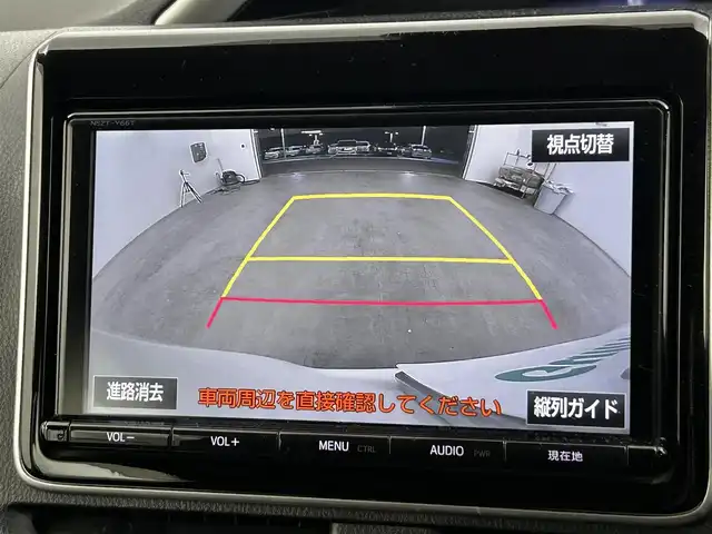 トヨタ ヴォクシー ZS 煌Ⅱ 大分県 2017(平29)年 9.4万km ホワイトパールクリスタルシャイン ワンオーナー/純正SDナビ（NSZT-Y66T）/両側パワースライドドア/バックカメラ/オートライト/オートマチックハイビーム/3列シート/ウォークスルー/チップアップシート/レーンキープアシスト/アイドリングストップ/純正フロアマット/純正アルミホイル16インチ/ETC/LEDヘッドライト