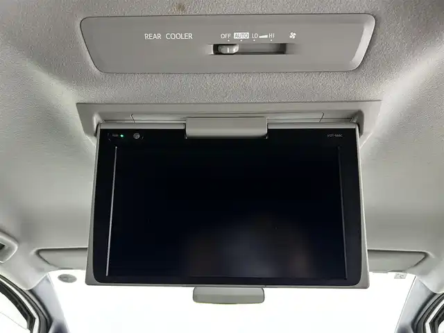 トヨタ ヴォクシー ZS 煌Ⅱ 大分県 2017(平29)年 9.4万km ホワイトパールクリスタルシャイン ワンオーナー/純正SDナビ（NSZT-Y66T）/両側パワースライドドア/バックカメラ/オートライト/オートマチックハイビーム/3列シート/ウォークスルー/チップアップシート/レーンキープアシスト/アイドリングストップ/純正フロアマット/純正アルミホイル16インチ/ETC/LEDヘッドライト