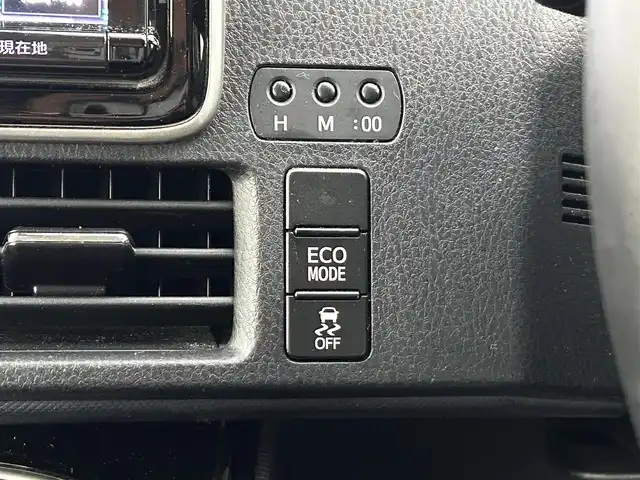 トヨタ ヴォクシー ZS 煌Ⅱ 大分県 2017(平29)年 9.4万km ホワイトパールクリスタルシャイン ワンオーナー/純正SDナビ（NSZT-Y66T）/両側パワースライドドア/バックカメラ/オートライト/オートマチックハイビーム/3列シート/ウォークスルー/チップアップシート/レーンキープアシスト/アイドリングストップ/純正フロアマット/純正アルミホイル16インチ/ETC/LEDヘッドライト