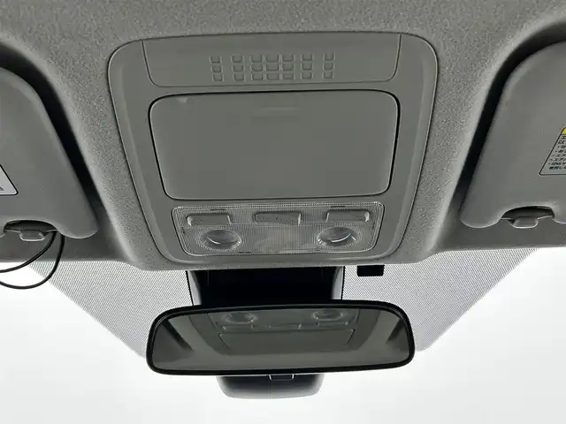 トヨタ ヴォクシー ZS 煌Ⅱ 大分県 2017(平29)年 9.4万km ホワイトパールクリスタルシャイン ワンオーナー/純正SDナビ（NSZT-Y66T）/両側パワースライドドア/バックカメラ/オートライト/オートマチックハイビーム/3列シート/ウォークスルー/チップアップシート/レーンキープアシスト/アイドリングストップ/純正フロアマット/純正アルミホイル16インチ/ETC/LEDヘッドライト