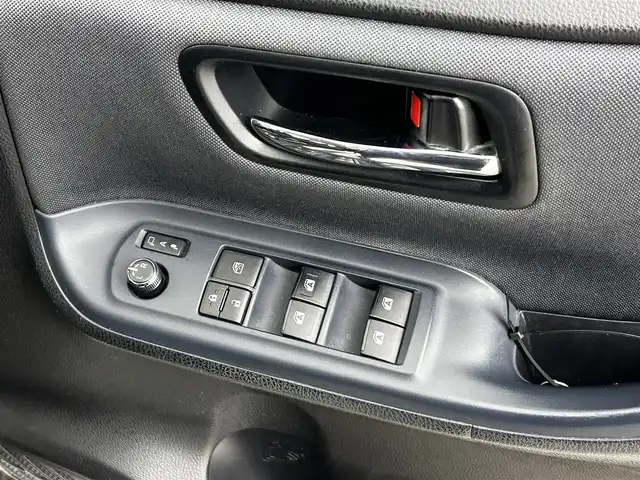 トヨタ ヴォクシー ZS 煌Ⅱ 大分県 2017(平29)年 9.4万km ホワイトパールクリスタルシャイン ワンオーナー/純正SDナビ（NSZT-Y66T）/両側パワースライドドア/バックカメラ/オートライト/オートマチックハイビーム/3列シート/ウォークスルー/チップアップシート/レーンキープアシスト/アイドリングストップ/純正フロアマット/純正アルミホイル16インチ/ETC/LEDヘッドライト