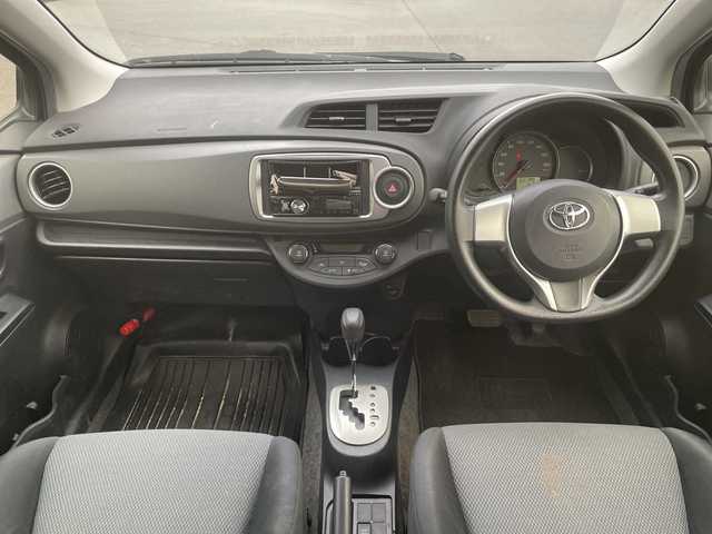 トヨタ ヴィッツ F スマイルエディション 岡山県 2014(平26)年 10.8万km ブラックマイカ 社外アルミホイール14インチ/プッシュスタート/ETC/純正フロアマット/ドアバイザー