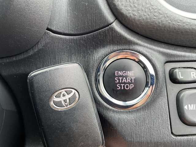 トヨタ ヴィッツ F スマイルエディション 岡山県 2014(平26)年 10.8万km ブラックマイカ 社外アルミホイール14インチ/プッシュスタート/ETC/純正フロアマット/ドアバイザー