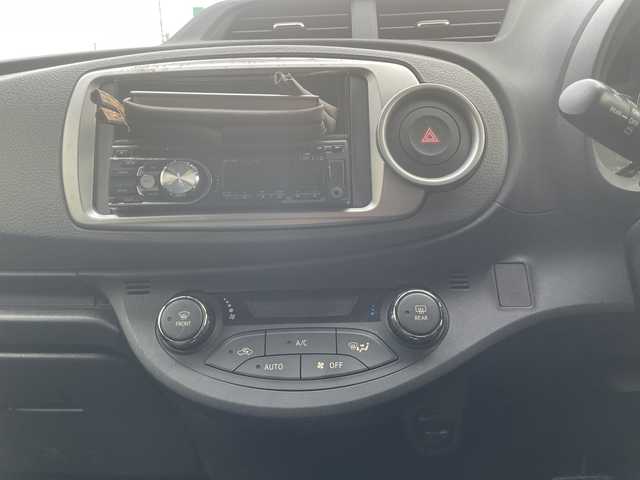 トヨタ ヴィッツ F スマイルエディション 岡山県 2014(平26)年 10.8万km ブラックマイカ 社外アルミホイール14インチ/プッシュスタート/ETC/純正フロアマット/ドアバイザー