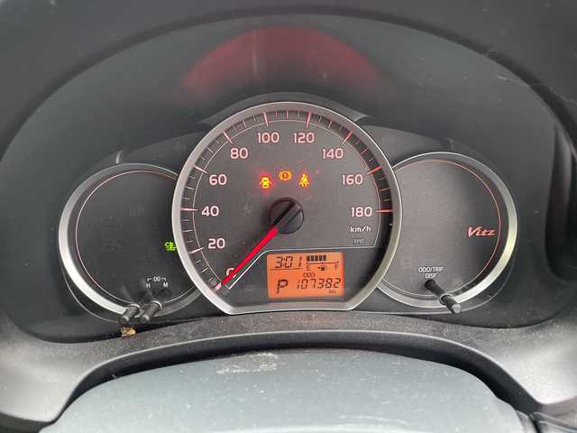 トヨタ ヴィッツ F スマイルエディション 岡山県 2014(平26)年 10.8万km ブラックマイカ 社外アルミホイール14インチ/プッシュスタート/ETC/純正フロアマット/ドアバイザー