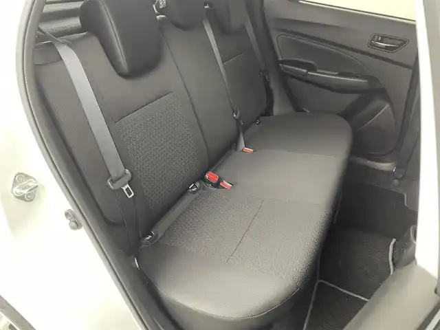 スズキ スイフト HYBRID ML 道東・釧路十勝 2019(平31)年 5.8万km ピュアホワイトP ・4WD/・セーフティパッケージ/・デュアルセンサーブレーキサポート/・純正ナビCN-RZ746W/(フルセグTV/CD/DVD/Bluetooth/USB/SD/AM/FM)/・バックカメラ/・レーダークルーズコントロール/・パドルシフト/・シートヒーター/・ビルトインETC/・アイドリングストップ/・オートLEDヘッドライト/・スマートキー/・プッシュスタート/・エンジンスターター/・純正１６インチアルミホイール