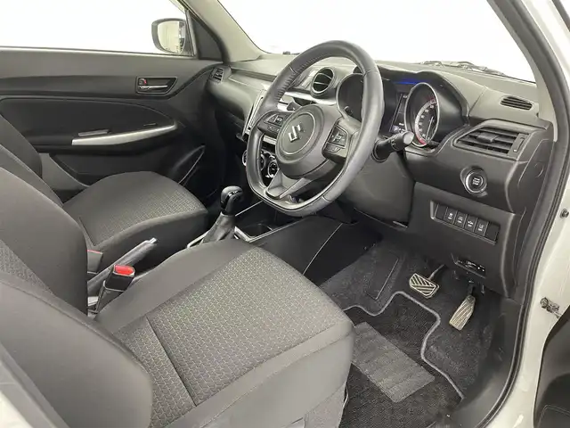 スズキ スイフト HYBRID ML 道東・釧路十勝 2019(平31)年 5.8万km ピュアホワイトP ・4WD/・セーフティパッケージ/・デュアルセンサーブレーキサポート/・純正ナビCN-RZ746W/(フルセグTV/CD/DVD/Bluetooth/USB/SD/AM/FM)/・バックカメラ/・レーダークルーズコントロール/・パドルシフト/・シートヒーター/・ビルトインETC/・アイドリングストップ/・オートLEDヘッドライト/・スマートキー/・プッシュスタート/・エンジンスターター/・純正１６インチアルミホイール