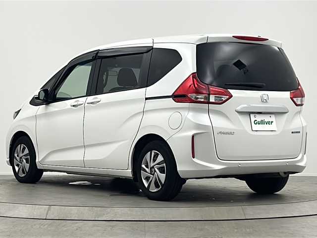 ホンダ フリード ハイブリット G 大阪府 2023(令5)年 3.5万km プラチナホワイトパール 純正7インチSDナビ【VXM-234VFi】/【AM/FM/CD/DVD/Bluetooth/フルセグTV】/バックカメラ/ETC2.0/追従型クルーズコントロール/衝突軽減システム/前後コーナーセンサー/両側電動パワースライドドア/純正フロアマット/LEDヘッドライト/スマートキー/スペアキー×1