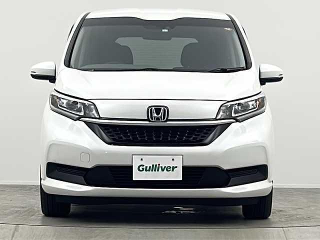 ホンダ フリード ハイブリット G 大阪府 2023(令5)年 3.5万km プラチナホワイトパール 純正7インチSDナビ【VXM-234VFi】/【AM/FM/CD/DVD/Bluetooth/フルセグTV】/バックカメラ/ETC2.0/追従型クルーズコントロール/衝突軽減システム/前後コーナーセンサー/両側電動パワースライドドア/純正フロアマット/LEDヘッドライト/スマートキー/スペアキー×1