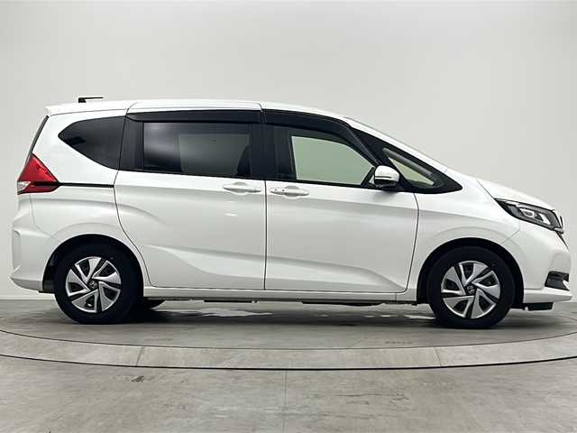 ホンダ フリード ハイブリット G 大阪府 2023(令5)年 3.5万km プラチナホワイトパール 純正7インチSDナビ【VXM-234VFi】/【AM/FM/CD/DVD/Bluetooth/フルセグTV】/バックカメラ/ETC2.0/追従型クルーズコントロール/衝突軽減システム/前後コーナーセンサー/両側電動パワースライドドア/純正フロアマット/LEDヘッドライト/スマートキー/スペアキー×1