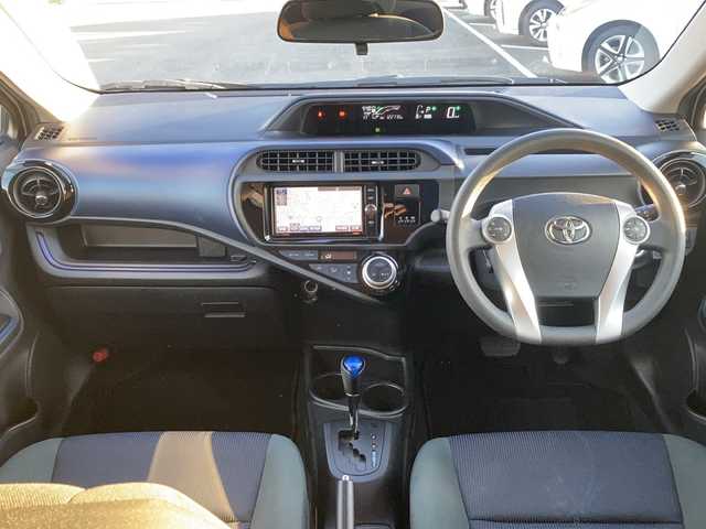 トヨタ アクア S 佐賀県 2017(平29)年 12.3万km ライムホワイトパールクリスタルシャイン 純正SDナビ/CD/DVD/BT/フルセグ/バックカメラ/プリクラッシュセーフティ/レーンキープアシスト/オートハイビーム/ステアリングスイッチ/AUTOライト/プッシュスタート/スマートキー/ビルトインETC/スペアキー