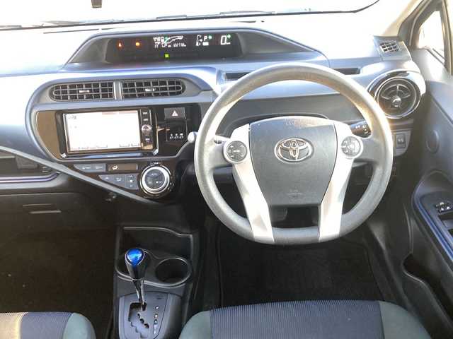 トヨタ アクア S 佐賀県 2017(平29)年 12.3万km ライムホワイトパールクリスタルシャイン 純正SDナビ/CD/DVD/BT/フルセグ/バックカメラ/プリクラッシュセーフティ/レーンキープアシスト/オートハイビーム/ステアリングスイッチ/AUTOライト/プッシュスタート/スマートキー/ビルトインETC/スペアキー