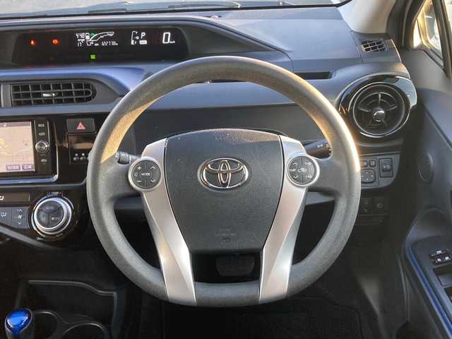 トヨタ アクア S 佐賀県 2017(平29)年 12.3万km ライムホワイトパールクリスタルシャイン 純正SDナビ/CD/DVD/BT/フルセグ/バックカメラ/プリクラッシュセーフティ/レーンキープアシスト/オートハイビーム/ステアリングスイッチ/AUTOライト/プッシュスタート/スマートキー/ビルトインETC/スペアキー