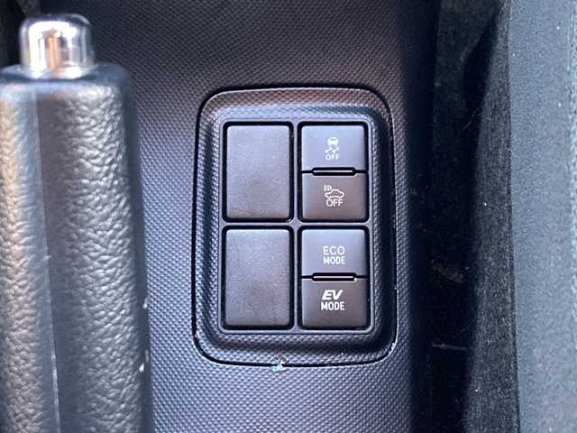 トヨタ アクア S 佐賀県 2017(平29)年 12.3万km ライムホワイトパールクリスタルシャイン 純正SDナビ/CD/DVD/BT/フルセグ/バックカメラ/プリクラッシュセーフティ/レーンキープアシスト/オートハイビーム/ステアリングスイッチ/AUTOライト/プッシュスタート/スマートキー/ビルトインETC/スペアキー