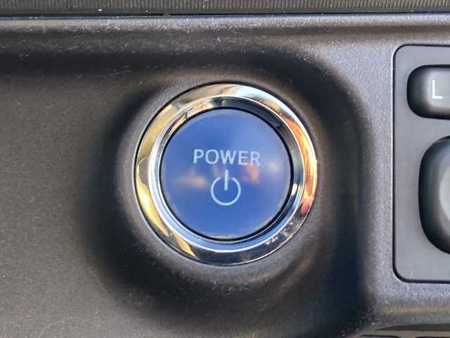 トヨタ アクア S 佐賀県 2017(平29)年 12.3万km ライムホワイトパールクリスタルシャイン 純正SDナビ/CD/DVD/BT/フルセグ/バックカメラ/プリクラッシュセーフティ/レーンキープアシスト/オートハイビーム/ステアリングスイッチ/AUTOライト/プッシュスタート/スマートキー/ビルトインETC/スペアキー