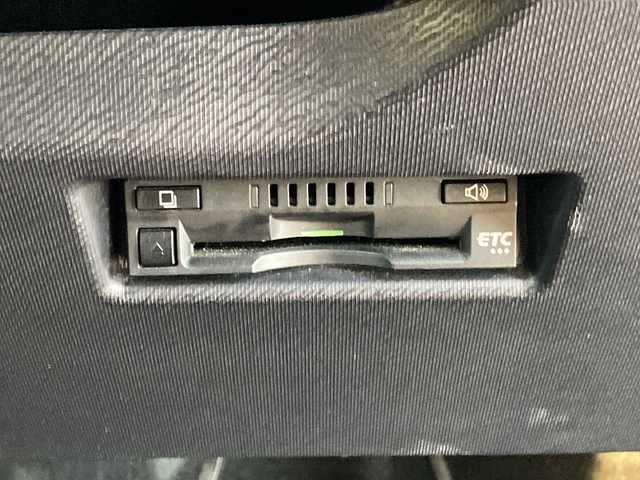 トヨタ アクア S 佐賀県 2017(平29)年 12.3万km ライムホワイトパールクリスタルシャイン 純正SDナビ/CD/DVD/BT/フルセグ/バックカメラ/プリクラッシュセーフティ/レーンキープアシスト/オートハイビーム/ステアリングスイッチ/AUTOライト/プッシュスタート/スマートキー/ビルトインETC/スペアキー