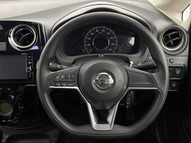 日産 ノート e－パワー X 新潟県 2019(令1)年 1.8万km ブリリアントホワイトパール 純正ナビ/　　フルセグ/CD/DVD/BT/アラウンドビューモニター/LEDオートライト/デジタルインナーミラー/レーンキープ/スマートキー