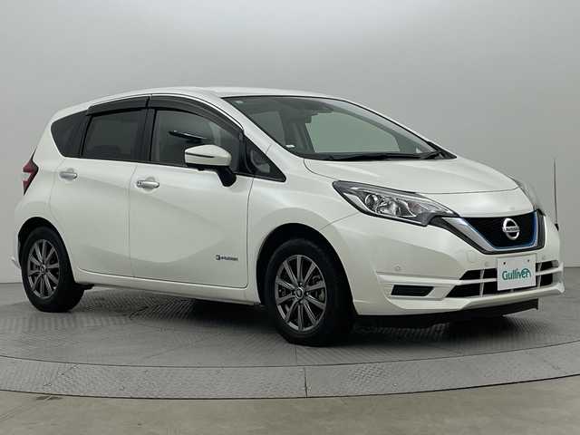 日産 ノート e－パワー X 新潟県 2019(令1)年 1.8万km ブリリアントホワイトパール 純正ナビ/　　フルセグ/CD/DVD/BT/アラウンドビューモニター/LEDオートライト/デジタルインナーミラー/レーンキープ/スマートキー