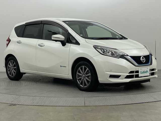 日産 ノート e－パワー X 新潟県 2019(令1)年 1.8万km ブリリアントホワイトパール 純正ナビ/　　フルセグ/CD/DVD/BT/アラウンドビューモニター/LEDオートライト/デジタルインナーミラー/レーンキープ/スマートキー