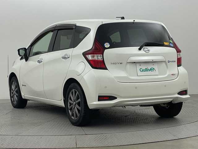 日産 ノート e－パワー X 新潟県 2019(令1)年 1.8万km ブリリアントホワイトパール 純正ナビ/　　フルセグ/CD/DVD/BT/アラウンドビューモニター/LEDオートライト/デジタルインナーミラー/レーンキープ/スマートキー