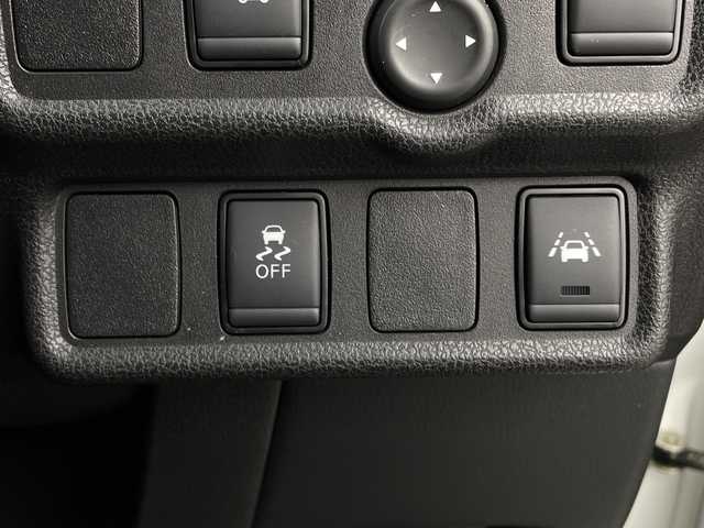 日産 ノート e－パワー X 新潟県 2019(令1)年 1.8万km ブリリアントホワイトパール 純正ナビ/　　フルセグ/CD/DVD/BT/アラウンドビューモニター/LEDオートライト/デジタルインナーミラー/レーンキープ/スマートキー