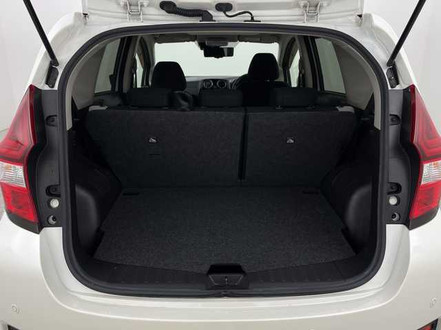 日産 ノート e－パワー X 新潟県 2019(令1)年 1.8万km ブリリアントホワイトパール 純正ナビ/　　フルセグ/CD/DVD/BT/アラウンドビューモニター/LEDオートライト/デジタルインナーミラー/レーンキープ/スマートキー