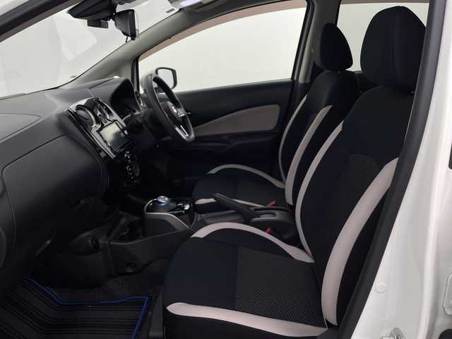 日産 ノート e－パワー X 新潟県 2019(令1)年 1.8万km ブリリアントホワイトパール 純正ナビ/　　フルセグ/CD/DVD/BT/アラウンドビューモニター/LEDオートライト/デジタルインナーミラー/レーンキープ/スマートキー