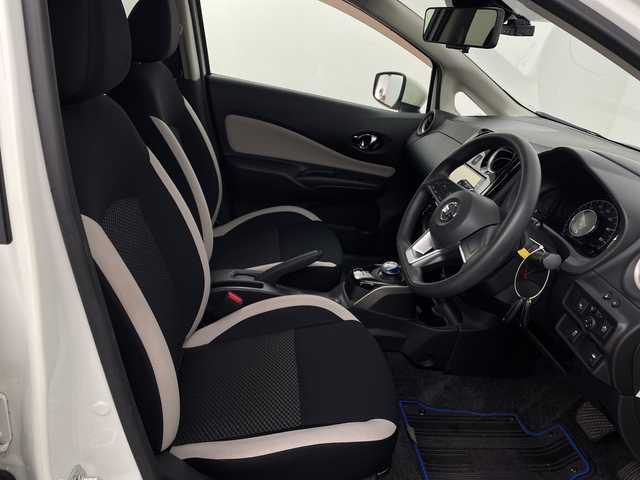 日産 ノート e－パワー X 新潟県 2019(令1)年 1.8万km ブリリアントホワイトパール 純正ナビ/　　フルセグ/CD/DVD/BT/アラウンドビューモニター/LEDオートライト/デジタルインナーミラー/レーンキープ/スマートキー