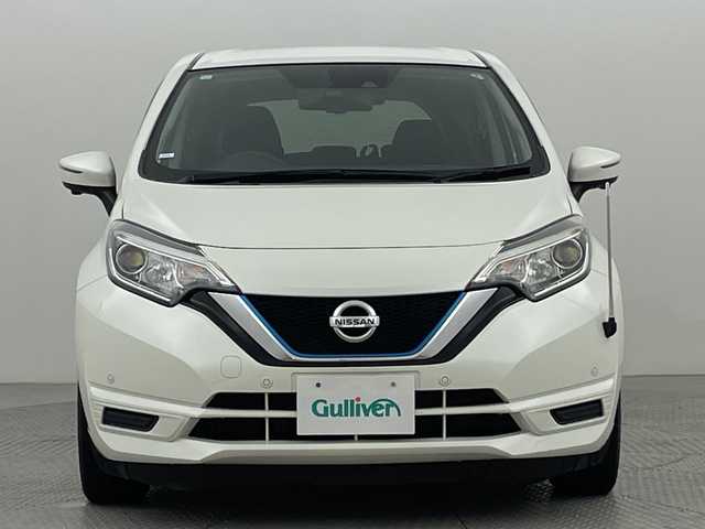 日産 ノート e－パワー X 新潟県 2019(令1)年 1.8万km ブリリアントホワイトパール 純正ナビ/　　フルセグ/CD/DVD/BT/アラウンドビューモニター/LEDオートライト/デジタルインナーミラー/レーンキープ/スマートキー