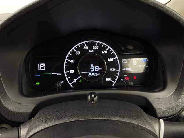 日産 ノート e－パワー X 新潟県 2019(令1)年 1.8万km ブリリアントホワイトパール 純正ナビ/　　フルセグ/CD/DVD/BT/アラウンドビューモニター/LEDオートライト/デジタルインナーミラー/レーンキープ/スマートキー