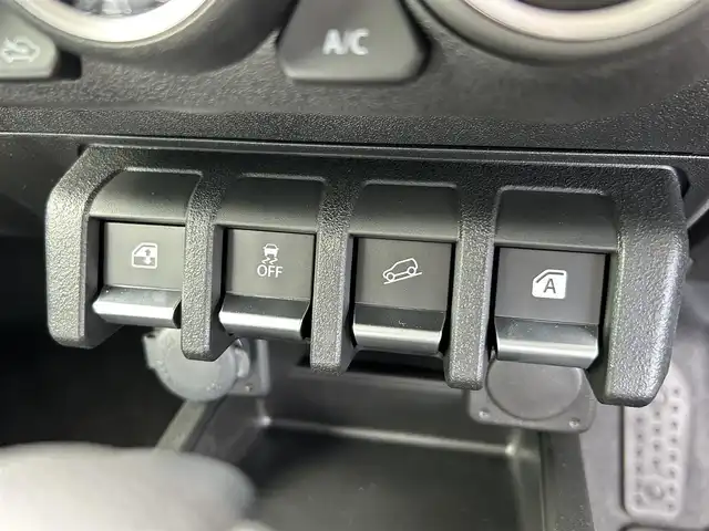 スズキ ジムニー XC 茨城県 2024(令6)年 0.1万km ジャングルグリーン 4WD/デュアルセンサーブレーキサポート/・誤発進抑制/・車線逸脱警報/・ふらつき警報/・ハイビームアシスト/・先行車発進お知らせ/クルーズコントロール/LEDオートライト/純正１６インチAW/前席シートヒーター/プッシュスタート/スマートキー/スペアキー１本