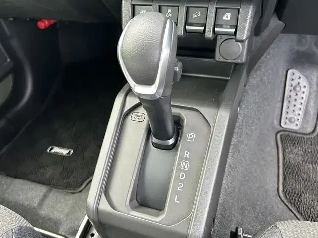スズキ ジムニー XC 茨城県 2024(令6)年 0.1万km ジャングルグリーン 4WD/デュアルセンサーブレーキサポート/・誤発進抑制/・車線逸脱警報/・ふらつき警報/・ハイビームアシスト/・先行車発進お知らせ/クルーズコントロール/LEDオートライト/純正１６インチAW/前席シートヒーター/プッシュスタート/スマートキー/スペアキー１本