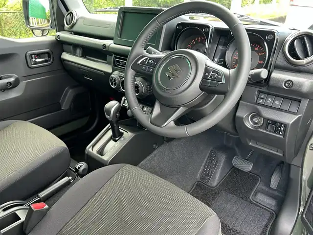 スズキ ジムニー XC 茨城県 2024(令6)年 0.1万km ジャングルグリーン 4WD/デュアルセンサーブレーキサポート/・誤発進抑制/・車線逸脱警報/・ふらつき警報/・ハイビームアシスト/・先行車発進お知らせ/クルーズコントロール/LEDオートライト/純正１６インチAW/前席シートヒーター/プッシュスタート/スマートキー/スペアキー１本