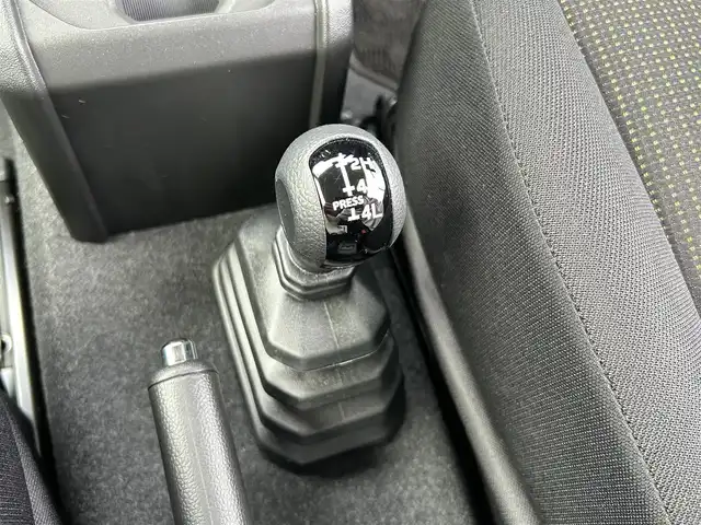 スズキ ジムニー XC 茨城県 2024(令6)年 0.1万km ジャングルグリーン 4WD/デュアルセンサーブレーキサポート/・誤発進抑制/・車線逸脱警報/・ふらつき警報/・ハイビームアシスト/・先行車発進お知らせ/クルーズコントロール/LEDオートライト/純正１６インチAW/前席シートヒーター/プッシュスタート/スマートキー/スペアキー１本
